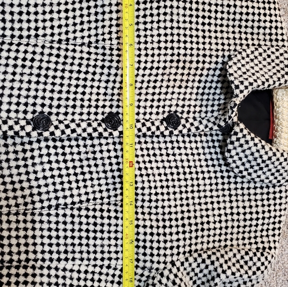 Womans Black and White Jacket - Picture 7 of 9